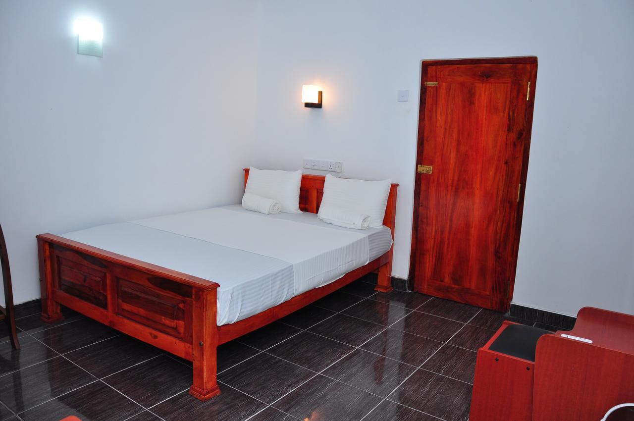 Hotel Camorich Tissamaharama Bagian luar foto