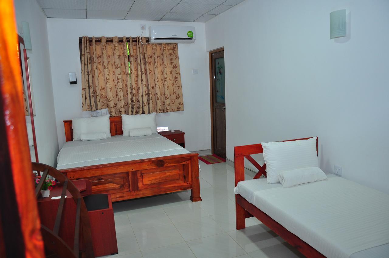Hotel Camorich Tissamaharama Bagian luar foto