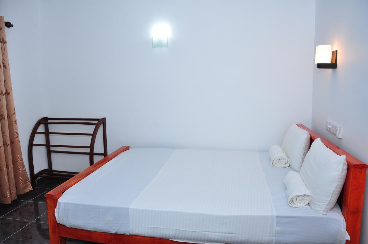 Hotel Camorich Tissamaharama Bagian luar foto