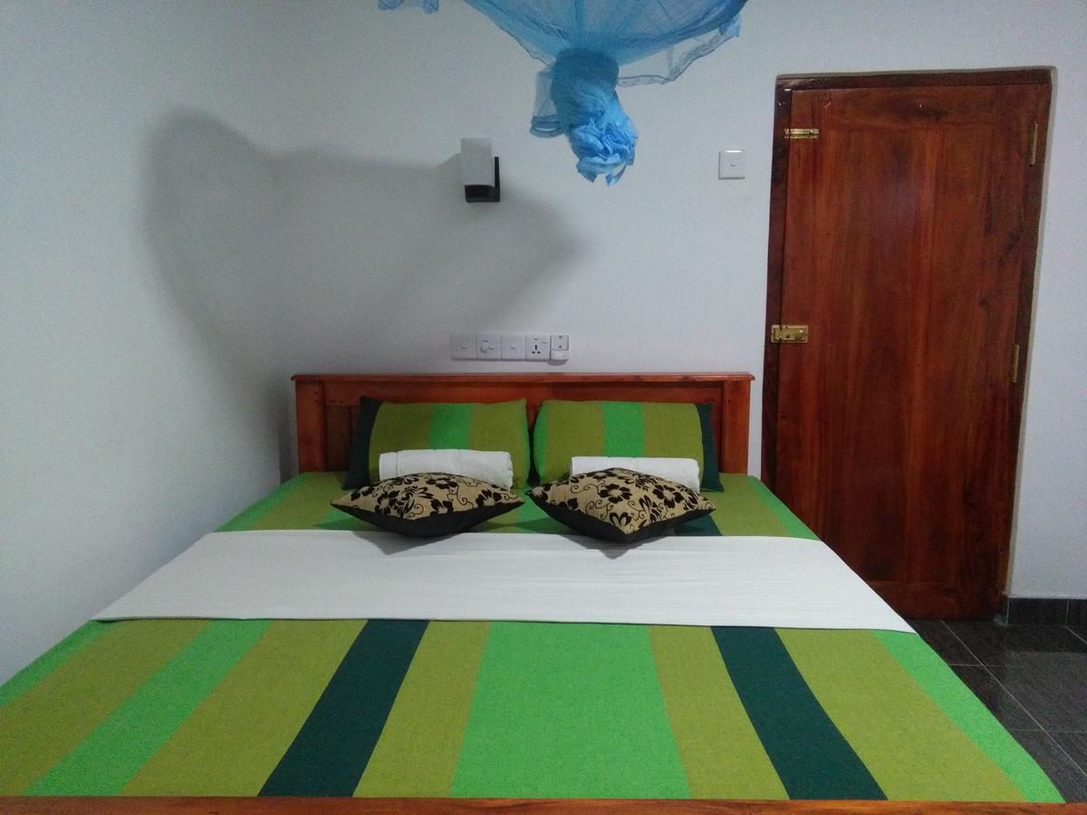 Hotel Camorich Tissamaharama Bagian luar foto