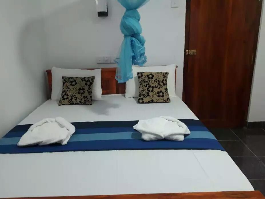 Hotel Camorich Tissamaharama Bagian luar foto