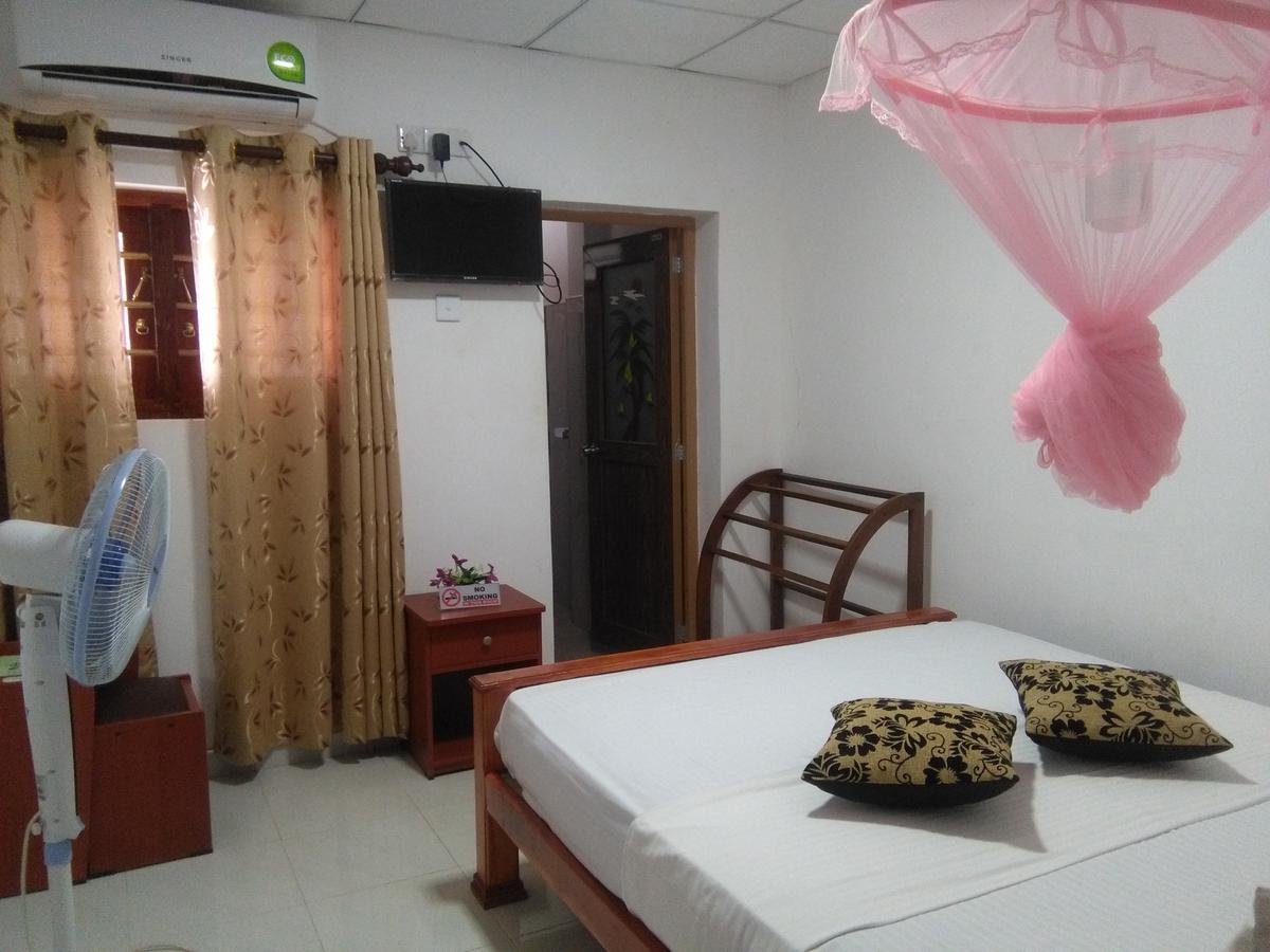 Hotel Camorich Tissamaharama Bagian luar foto